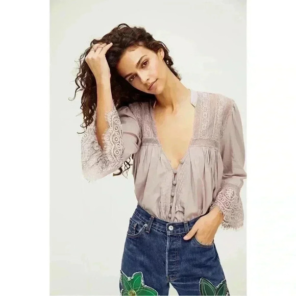 Free People Esme lavender button-up blouse. - Picture 3 of 13